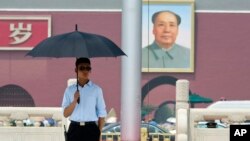 天安门城楼上的毛泽东像。(资料照片)