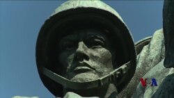 在阵亡将士纪念日这天 军事纪念碑有了特殊意义 在阵亡将士纪念日这天 军事纪念碑有了特殊意义