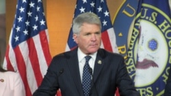 资料照:共和党联邦众议员麦考尔(Michael McCaul)2021年6月23日在国会山召开的记者会上发言,呼吁就新冠问题问责中共。 (美国之音记者李逸华拍摄)