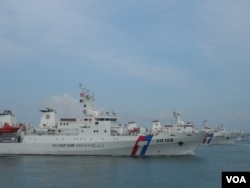 6艘巡防舰在高雄港外一起参加“海安八号演习”(美国之音赵婉成拍摄)