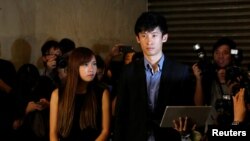 资料照:直选产生的本土派议员游蕙祯和梁颂恒被香港高等法院判定失去立法会议员资格后会见记者。(2016年11月15日)