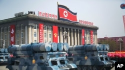 2017年4月15日,朝鲜为庆祝开国领导人金日成105周年诞辰在平壤金日成广场举行盛大阅兵。