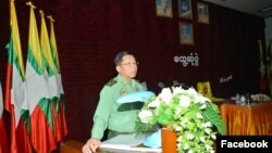 တပ်မတော်ကာကွယ်ရေးဦးစီးချုပ် ဗိုလ်ချုပ်မှူး ကြီးမင်းအောင်လှိုင်က ဖေဖော်ဝါရီလ ၂၂ရက့်နံနက်ပိုင်းက ကလောတပ်နယ်မှ စစ်ဦးစီးတက္ကသိုလ် သင်တန်းသား အရာရှိကြီးများကို တွေ့ဆုံ အမှာစကား ပြောကြားနေစဉ်။ (ဓါတ်ပုံ-official publication)
