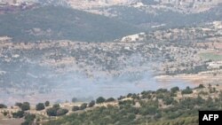 黎巴嫩真主党武装分子2023年11月23日对以色列与黎巴嫩边境附近的目标发动火箭袭击。(法新社照片)