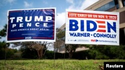 美国弗吉尼亚州路边同时出现支持特朗普和拜登的宣传牌(路透社资料照)