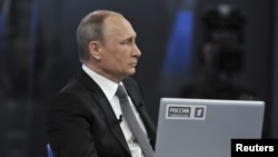 2015年4月16日,俄罗斯总统普京在莫斯科参加面对全国的实况广播,回答听众的问题。