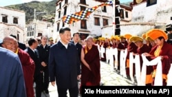 中国领导人习近平参观位于西藏拉萨西郊的哲蚌寺。 (2021年7月22日)