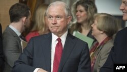 美国司法部长塞申斯到参议院参加听证会(资料图)