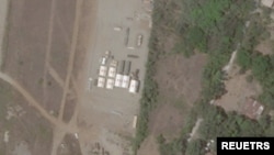 卫星影像显示部署于菲律宾一座机场的提丰导弹系统。(Planet Labs/路透社)