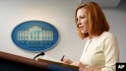 白宫新闻秘书莎琪2021年10月4日在白宫举行例行新闻发布会(美联社)。