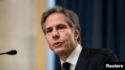 拜登的国务卿人选布林肯(Anthony Blinken)2021年1月19日在参议院外委会接受质询(路透社转发媒体联访照片)