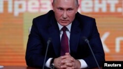 မော်စကိုမြို့တော်မှာ ဒီကနေ့ ပြုလုပ်ခဲ့တဲ့ ရုရှားသမ္မတ ပူတင်ရဲ့ နှစ်ပတ်လည် သတင်းစာရှင်းလင်းပွဲ။