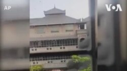 မီးလောင်ကြွမ်းနေတဲ့ သဲအိတ်ခံတပ်များ မီးလောင်ကြွမ်းနေတဲ့ သဲအိတ်ခံတပ်များ