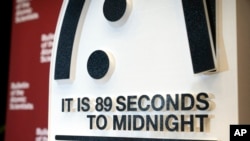 2025年1月28日,在华盛顿美国和平研究所举行的新闻发布会上,《原子科学家公报》的“末日钟”显示在距离午夜89秒的位置。