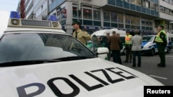 Tư liệu: Cảnh sát Đức sau chiến dịch càn quét ở Munich hôm 3/4/2007. REUTERS/Michaela Rehle (GERMANY)