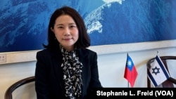 台湾驻以色列的代表李雅萍在驻特拉维夫台北经济贸易办事处接受美国之音的采访。(2025年1月2日)