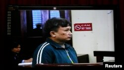 Tư liệu - Cựu trung tá Trần Anh Kim tại toà án tỉnh Thái Bình, ngày 28 tháng 12 năm 2009.