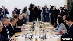 俄罗斯外长拉夫罗夫与朝鲜外相崔善姬(Choe Son Hui)在莫斯科举行会谈。(2024年1月6日)