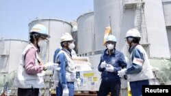 联合国核监督机构、国际原子能机构(IAEA)总干事拉斐尔·格罗西(Rafael Grossi)2022年5月19日视察被废弃的福岛核电站。