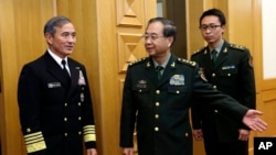 美国海军上将哈里斯在北京八一大楼会见中国军队总参谋长房峰辉将军(2015年3月11日)