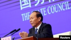 中国西藏自治区党委副书记、西藏自治区政府主席齐扎拉在拉萨举行的记者会上。(2020年10月15日)