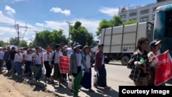 အလုပ်သမားတွေ စုစည်းဆန္ဒပြနေစဉ် (Photo-ko sai nge)