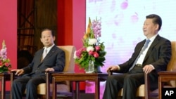 习近平(右)2015年5月 23日在北京出席中日友好交流大会