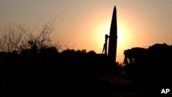 资料图:俄罗斯国防部2024年5月21日公布核导弹纳入一个演习项目的照片。