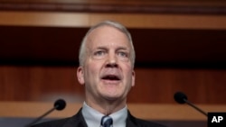 资料照片:阿拉斯加州联邦参议员丹·沙利文。(2024年2月8日)