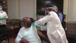 美国医生试图打消民众对新冠疫苗的疑虑 美国医生试图打消民众对新冠疫苗的疑虑