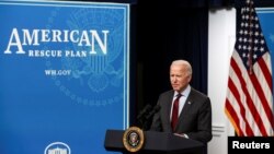 拜登总统2月22日在白宫宣布新冠援助计划中针对小企业的相关改变 (路透社)