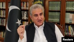 资料照:巴基斯坦外交部长库雷希在伊斯兰堡接受路透社采访。(2021年6月25日)