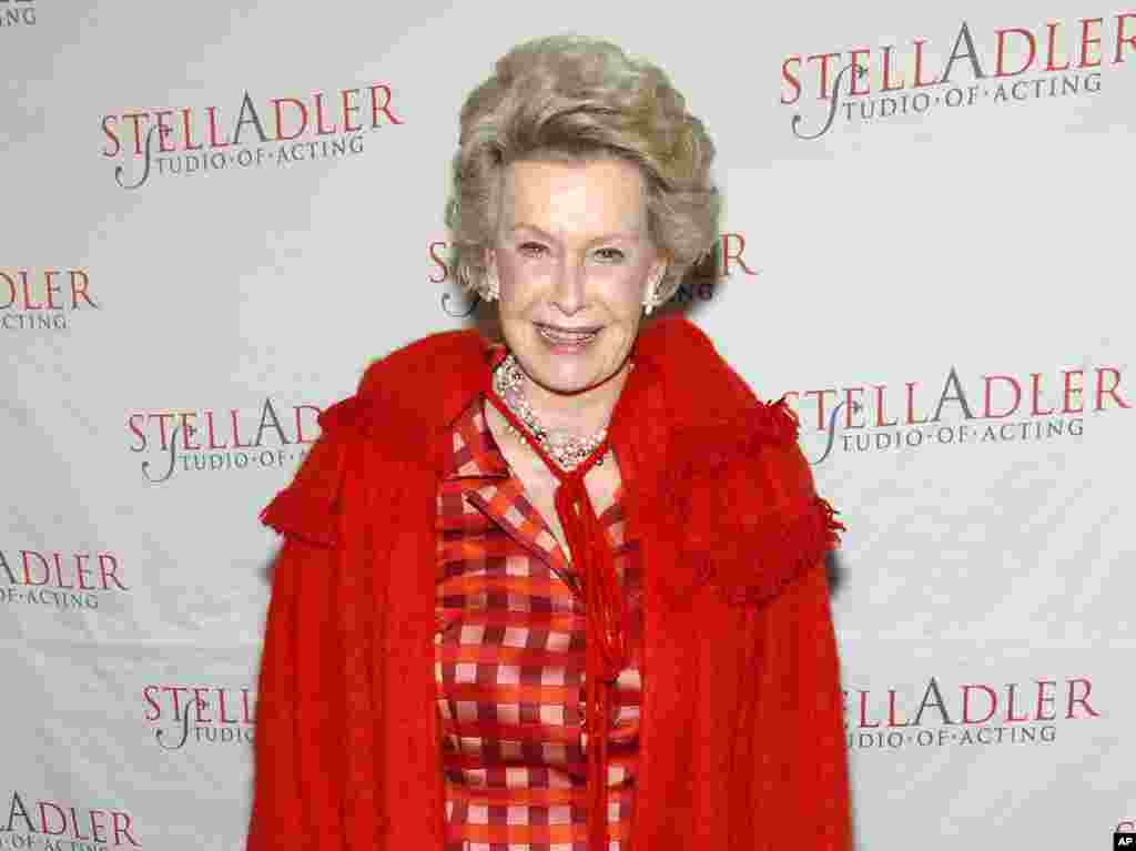 美国名媛和演员迪娜·美林(Dina Merrill)在纽约参加慈善活动(2008年)。她在2017年5月22日去世,享年93岁。