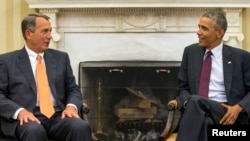 美国总统奥巴马(右)与美国众议院多数党领袖、来自共和党的议员贝纳