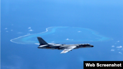 Tư liệu - Một máy bay H-6K của Trung Quốc bay trên Bãi cạn Scarborough ở Biển Đông