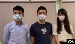 黄之锋(左起)、罗冠聪及周庭 (美国之音/汤惠芸)