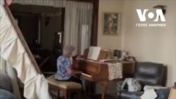 Добрий старий час: Жінка зіграла «Auld Lang Syne» на піаніно у напівзруйнованій квартирі в Бейруті. Відео Добрий старий час: Жінка зіграла «Auld Lang Syne» на піаніно у напівзруйнованій квартирі в Бейруті. Відео