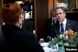 2022年2月11日,美国国务卿安东尼·布林肯在墨尔本会见澳大利亚外交部长玛丽斯·佩恩。他次日到达南太平洋岛国斐济访问。(路透社图片)