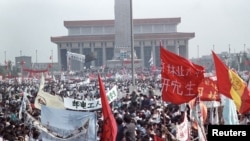 中国当局八九六四镇压学生运动之前的北京天安门广场 (1989年5月17日)