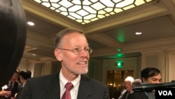 美国在台协会台北办事处处长郦英杰2019年6月10日在华盛顿参加“选择美国”投资峰会台湾代表团欢迎晚宴(美国之音钟辰芳拍摄)