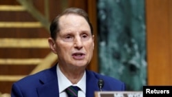 美国国会参议院财政委员会主席、代表俄勒冈州的民主党人罗恩·怀登(Ron Wyden)