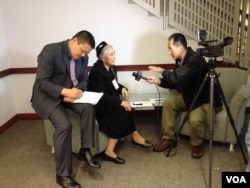 世维会主席热比娅·卡德尔在美国国会参议院会议厅接受美国之音中文部专访（2015年5月6日，美国之音图片）