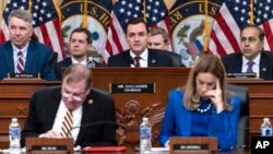 美国国会众议院美国和中国共产党战略竞争特设委员会2023年2月28日召开首场听证会,委员会主席、共和党联邦众议员迈克·加拉格尔(图中)主持。