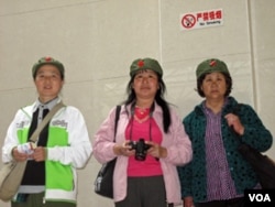 在井岗山参观的东北游客(2010年,美国之音张楠拍摄)