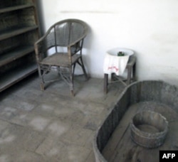 毛泽东喜爱游泳和洗澡,这是延安毛旧居内的木制澡盆