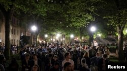 哥伦比亚大学亲巴勒斯坦示威2024年4月30日继续进行。此前,校方向学生们发出了停学处分的警告。(路透社)