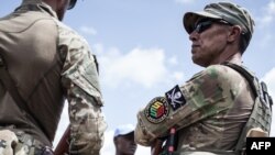 Фото: представник підрозділу захисту президента Центральноафриканської Республіки Туадери. Підрозділ створено російською приватною охоронною компанією