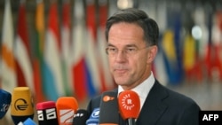 北约秘书长马克·吕特(Mark Rutte)在布鲁塞尔出席欧盟国防部长会议期间对媒体讲话。(2024年11月19日)