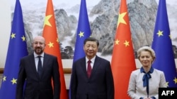 欧盟委员会主席乌尔苏拉·冯德莱恩(Ursula von der Leyen,右)和欧洲理事会主席夏尔·米歇尔(Charles Michel)周四(12月7日)于北京与中国国家主席习近平进行会晤。(欧洲理事会照片)