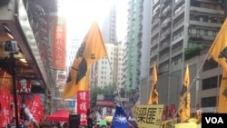 2015年数以万计港人参与“后政改”七一大游行(美国之音海彦拍摄)
